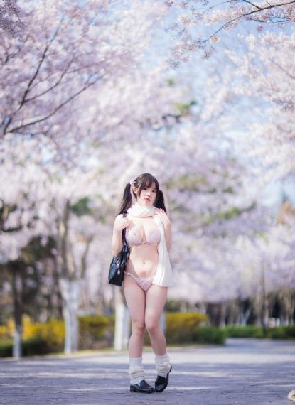 岳精品一区二区中文免费_4K日韩电影在线